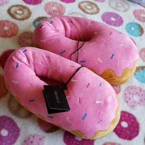 Plush Donut Slippers NWT Size Medium